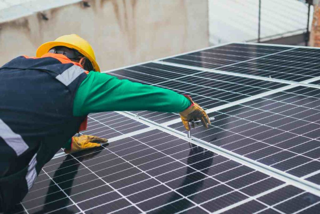 NEL 2025 GLI INVESTIMENTI IN ENERGIA PULITA SONO OLTRE IL DOPPIO DI QUELLI IN FONTI FOSSILI. ENER2CROWD: «OCCASIONE STORICA PER L’ITALIA»